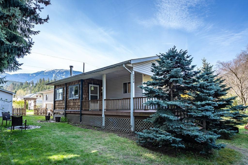 235 B Avenue, Kaslo, British Columbia  V0G 1M0 - Photo 2 - 2478465