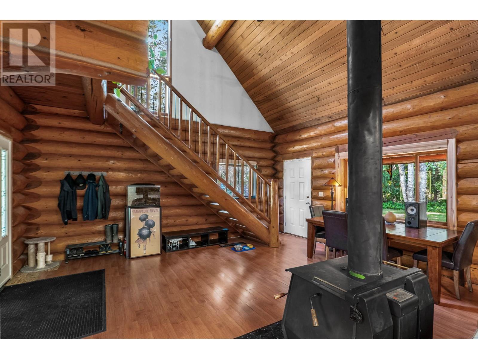 6041 Creekside Road, Barriere, British Columbia  V0E 1E0 - Photo 2 - 179933