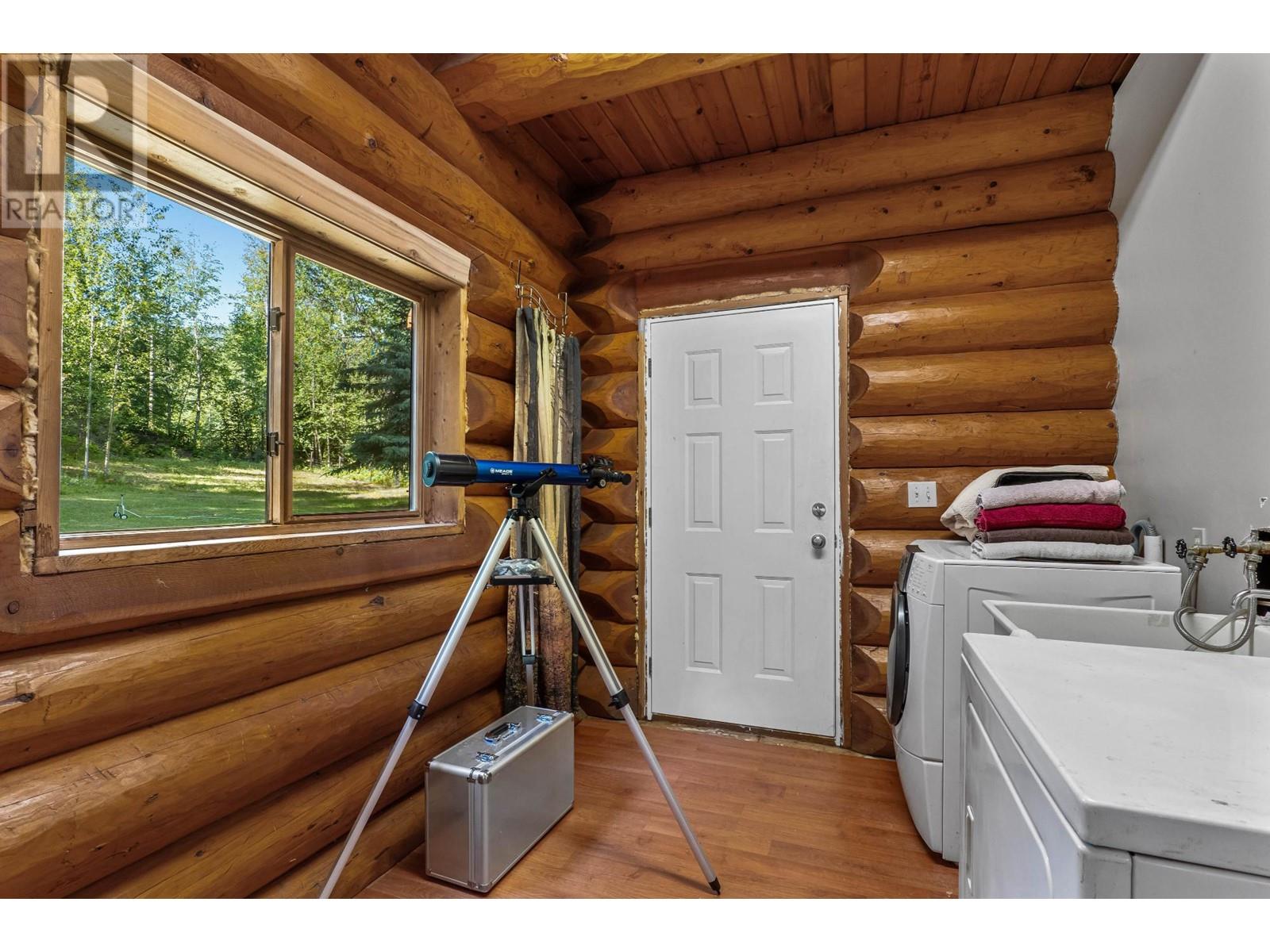 6041 Creekside Road, Barriere, British Columbia  V0E 1E0 - Photo 8 - 179933