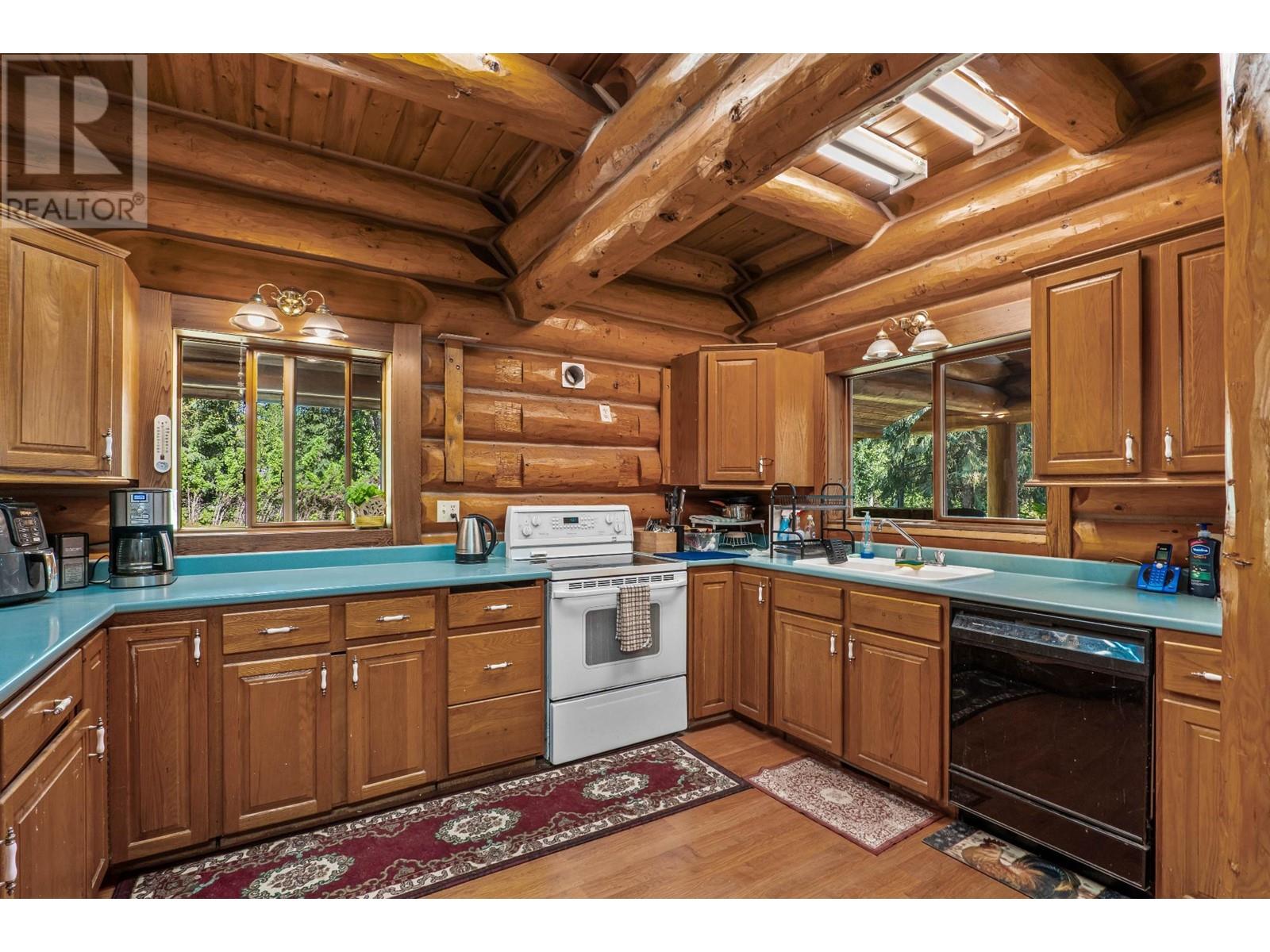 6041 Creekside Road, Barriere, British Columbia  V0E 1E0 - Photo 6 - 179933