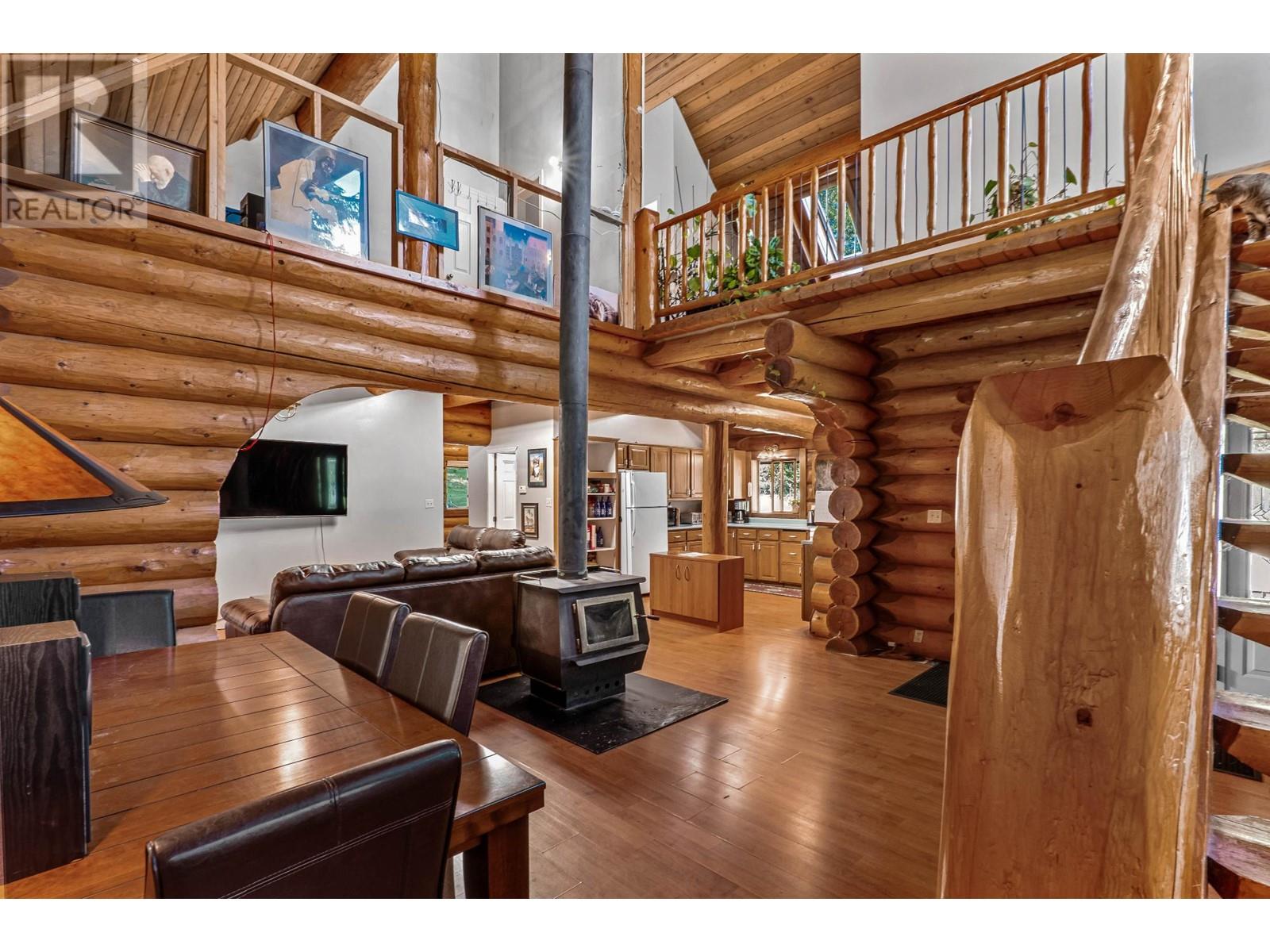 6041 Creekside Road, Barriere, British Columbia  V0E 1E0 - Photo 4 - 179933