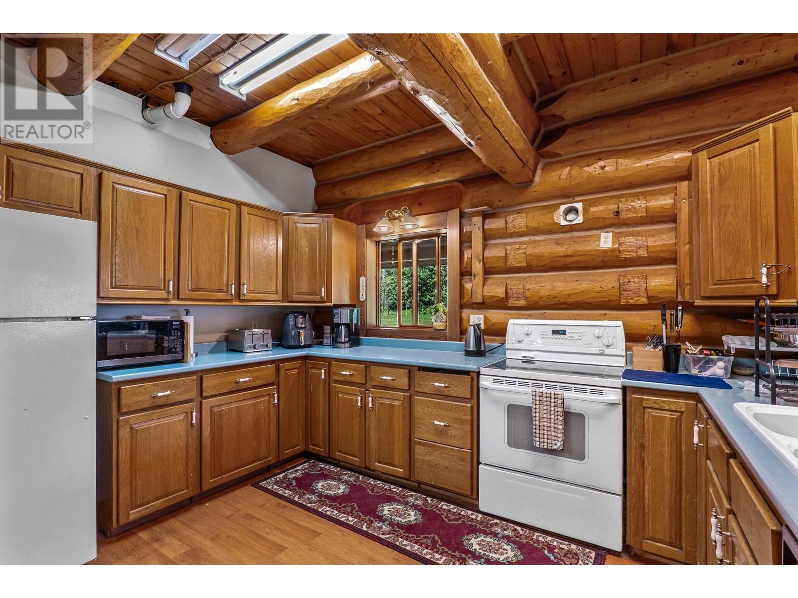 6041 Creekside Road, Barriere, British Columbia  V0E 1E0 - Photo 7 - 179933