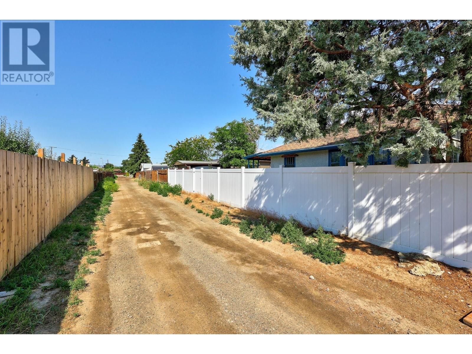 276 Walnut Ave, Kamloops, British Columbia   - Photo 32 - 179938