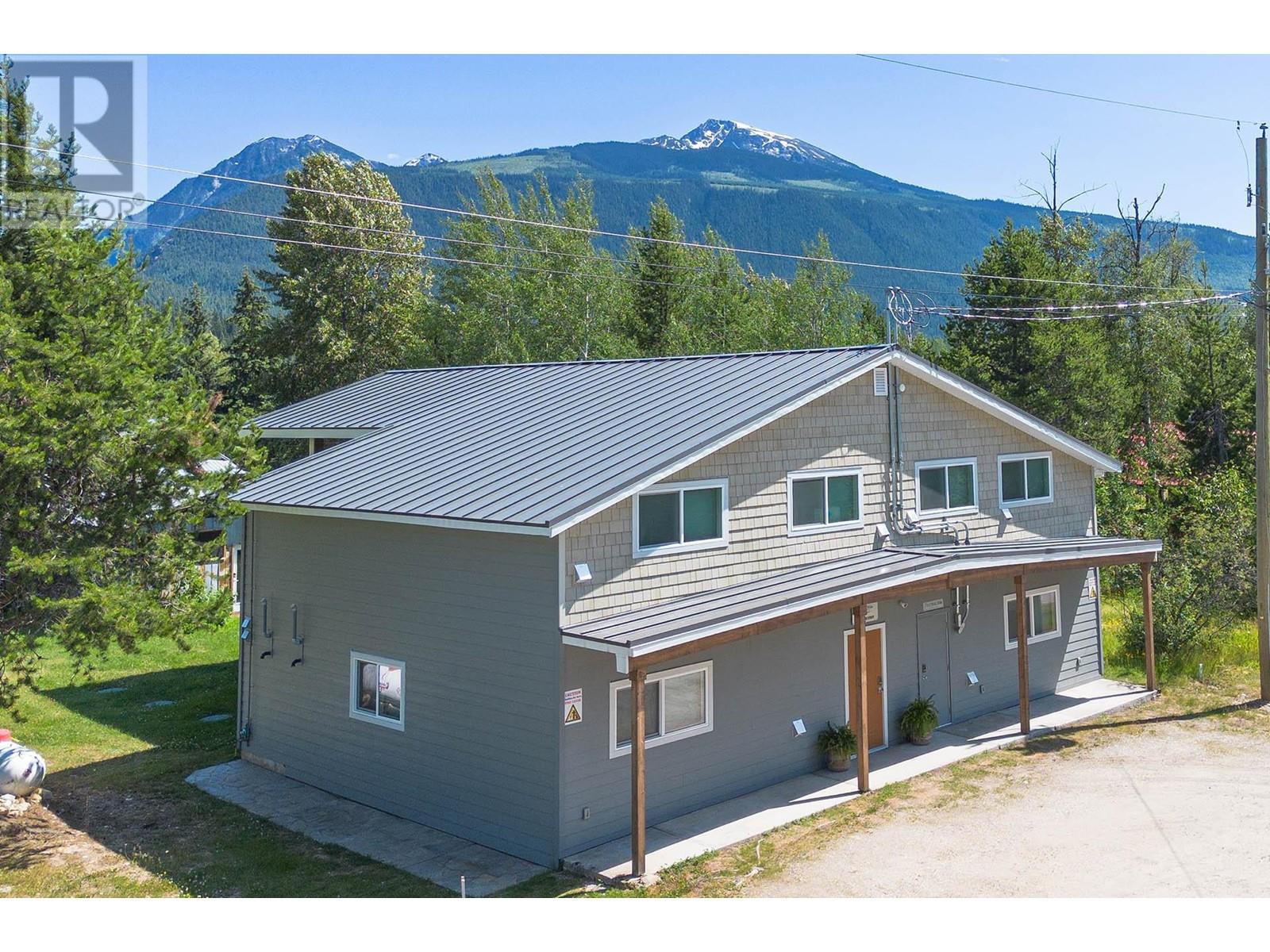 822 SPRUCE STREET, blue river, British Columbia