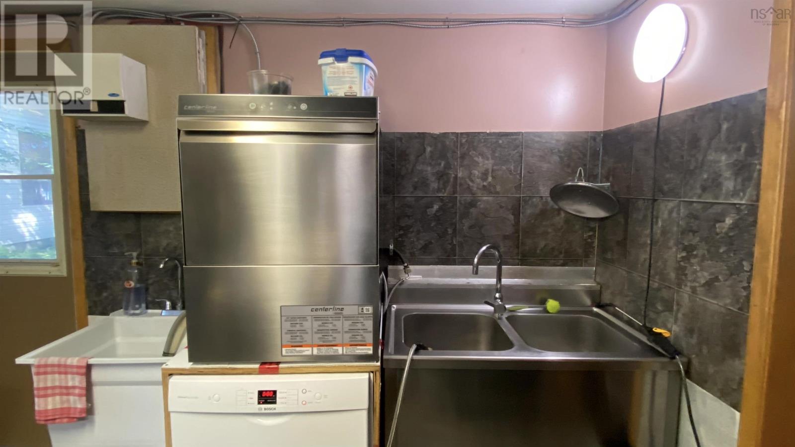 343 Main Street, Liverpool, Nova Scotia  B0T 1K0 - Photo 18 - 202314402