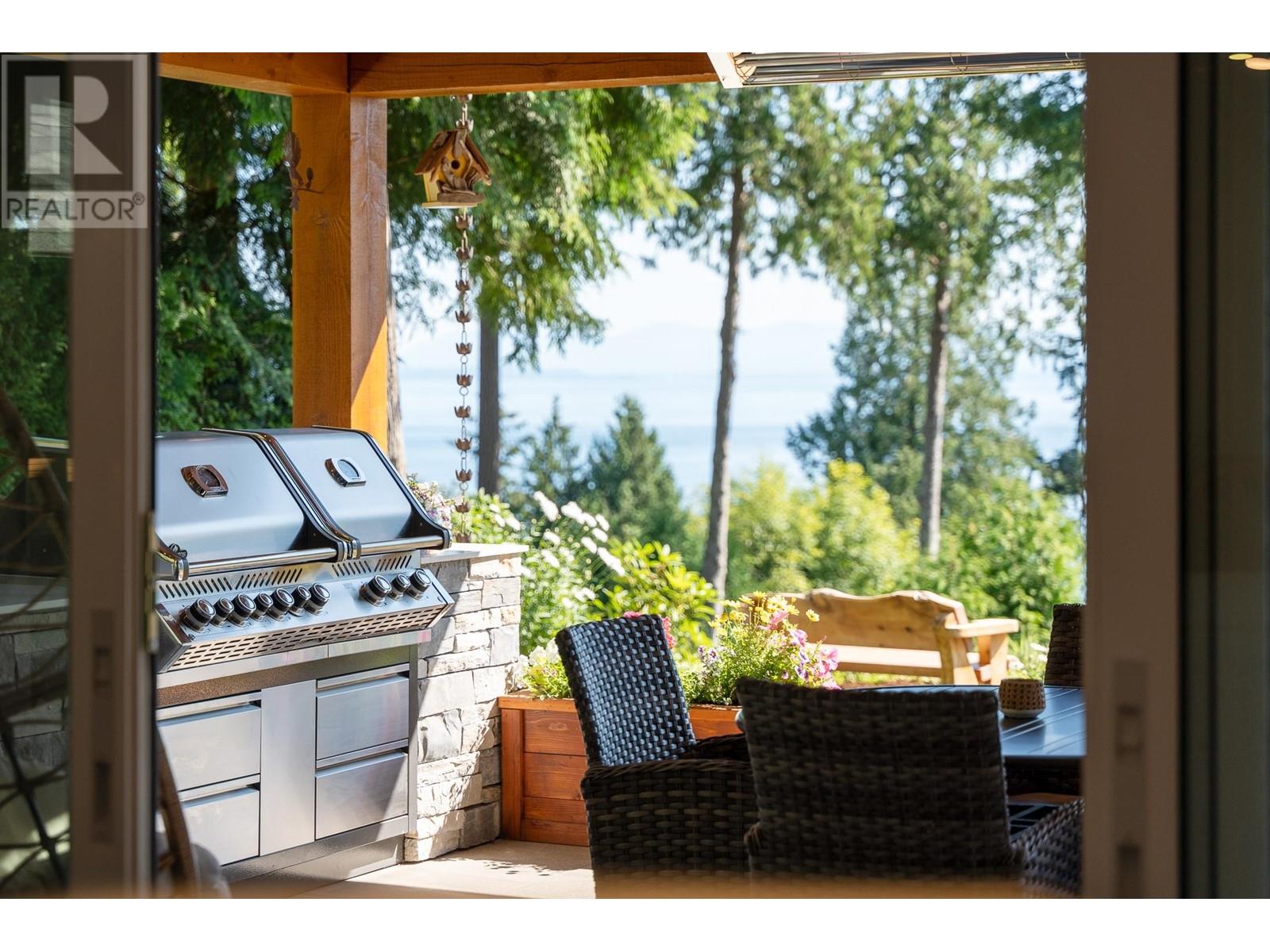 7891-7893 Redrooffs Road, Halfmoon Bay, British Columbia  V7Z 1A4 - Photo 15 - R2907562