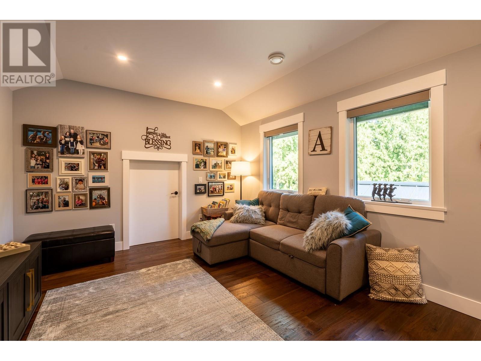 7891-7893 Redrooffs Road, Halfmoon Bay, British Columbia  V7Z 1A4 - Photo 24 - R2907562