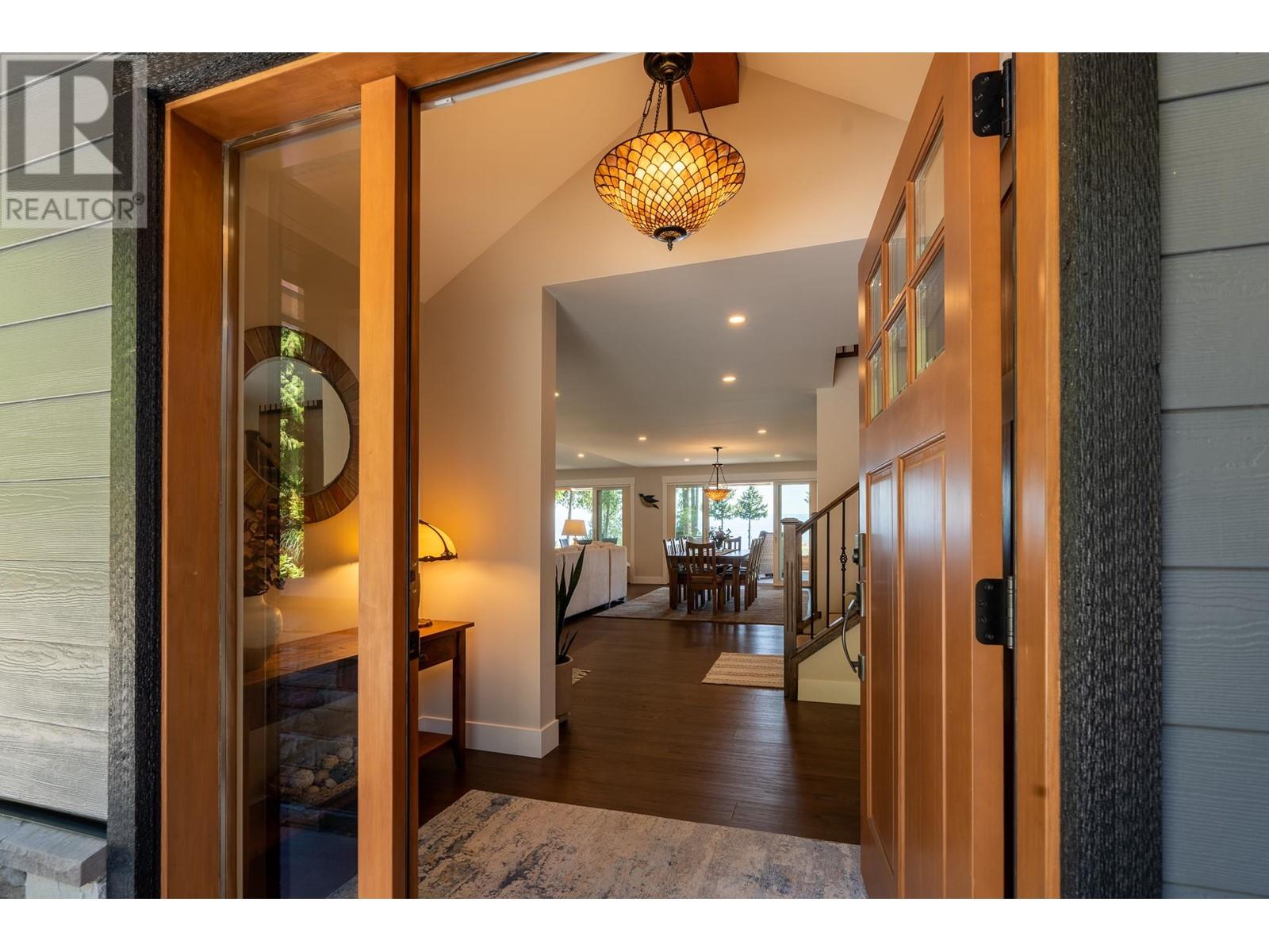 7891-7893 Redrooffs Road, Halfmoon Bay, British Columbia  V7Z 1A4 - Photo 3 - R2907562