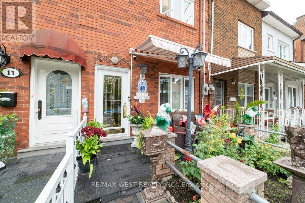 13 Rolyat Street, Toronto (Trinity-Bellwoods), Ontario  M6J 1S5 - Photo 2 - C9036322