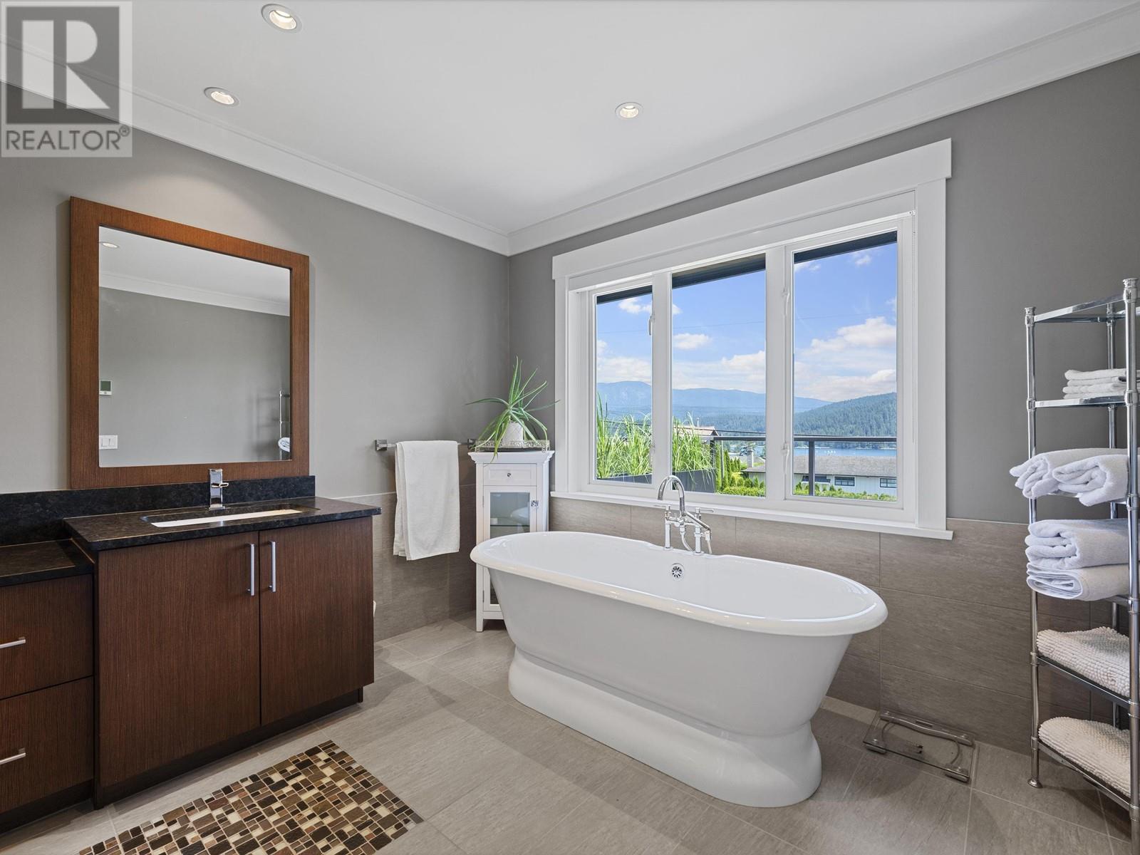527 N Dollarton Highway, North Vancouver, British Columbia  V7G 1N3 - Photo 26 - R2907624