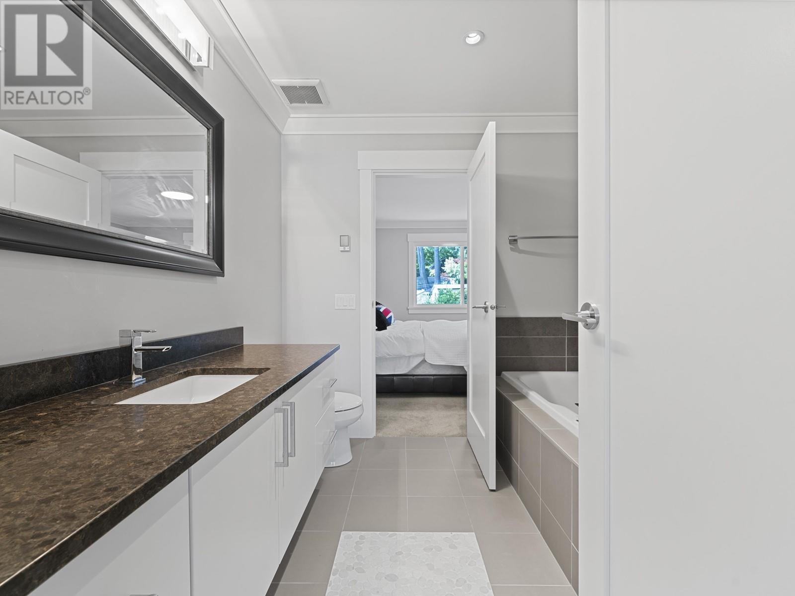 527 N Dollarton Highway, North Vancouver, British Columbia  V7G 1N3 - Photo 33 - R2907624