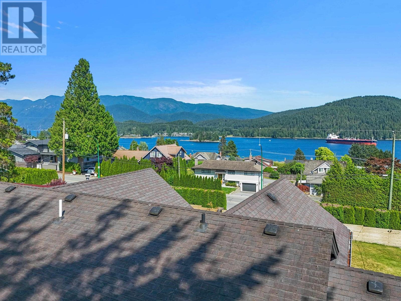 527 N Dollarton Highway, North Vancouver, British Columbia  V7G 1N3 - Photo 4 - R2907624