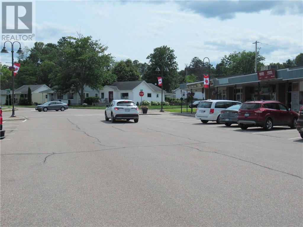 35 Champlain Street, Deep River, Ontario  K0J 1P0 - Photo 2 - 1403348