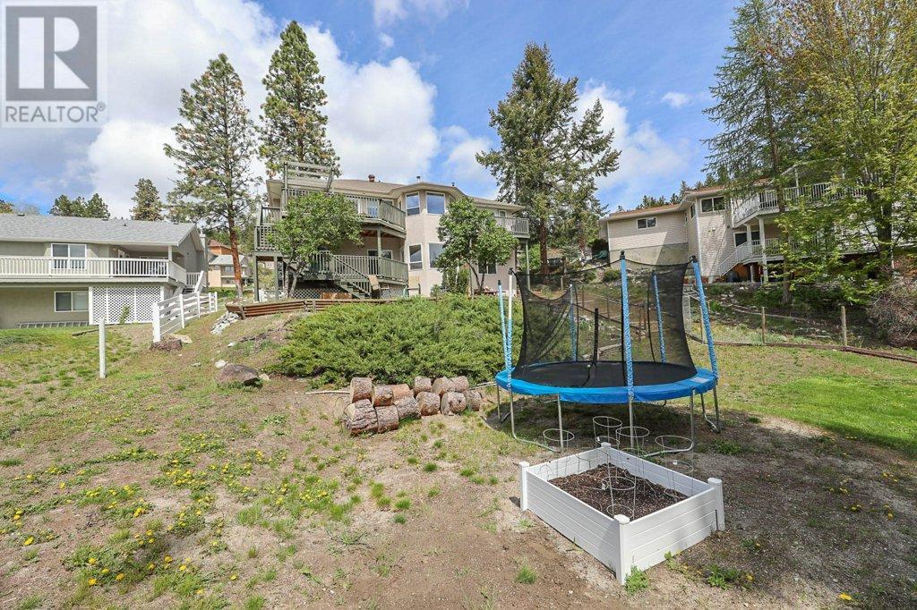 14487 SUTHERLAND Place Summerland