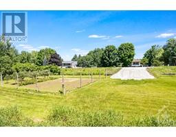 2561 RIDEAU FERRY ROAD