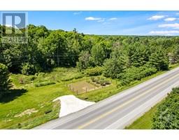 2561 RIDEAU FERRY ROAD