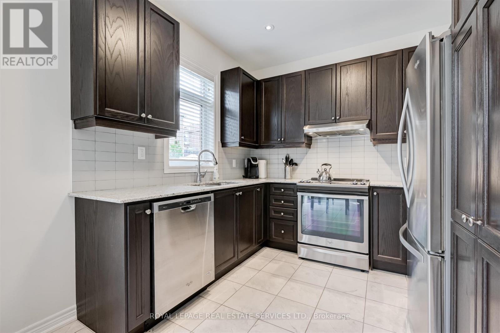 27 Erinview Terrace, Toronto (Eringate-Centennial-West Deane), Ontario  M9C 0C3 - Photo 8 - W9047650