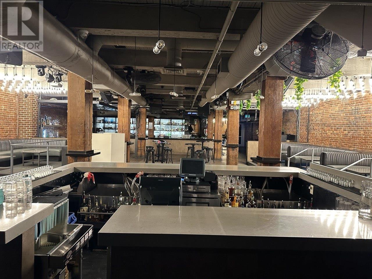 Listing Picture 10 of 28 : 1222 HAMILTON STREET, Vancouver / 溫哥華 - 魯藝地產 Yvonne Lu Group - MLS Medallion Club Member