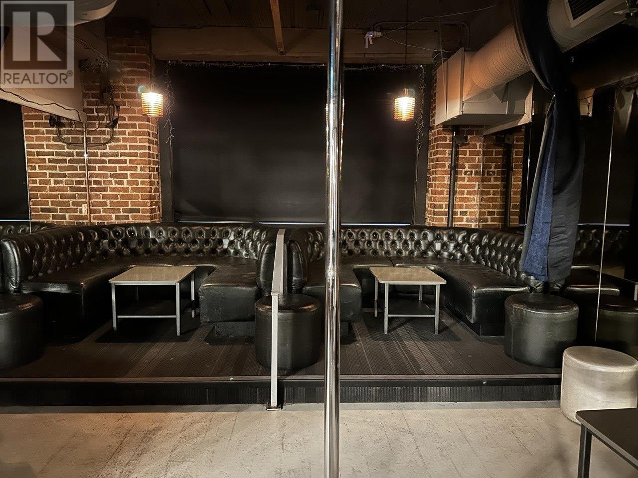 Listing Picture 11 of 28 : 1222 HAMILTON STREET, Vancouver / 溫哥華 - 魯藝地產 Yvonne Lu Group - MLS Medallion Club Member