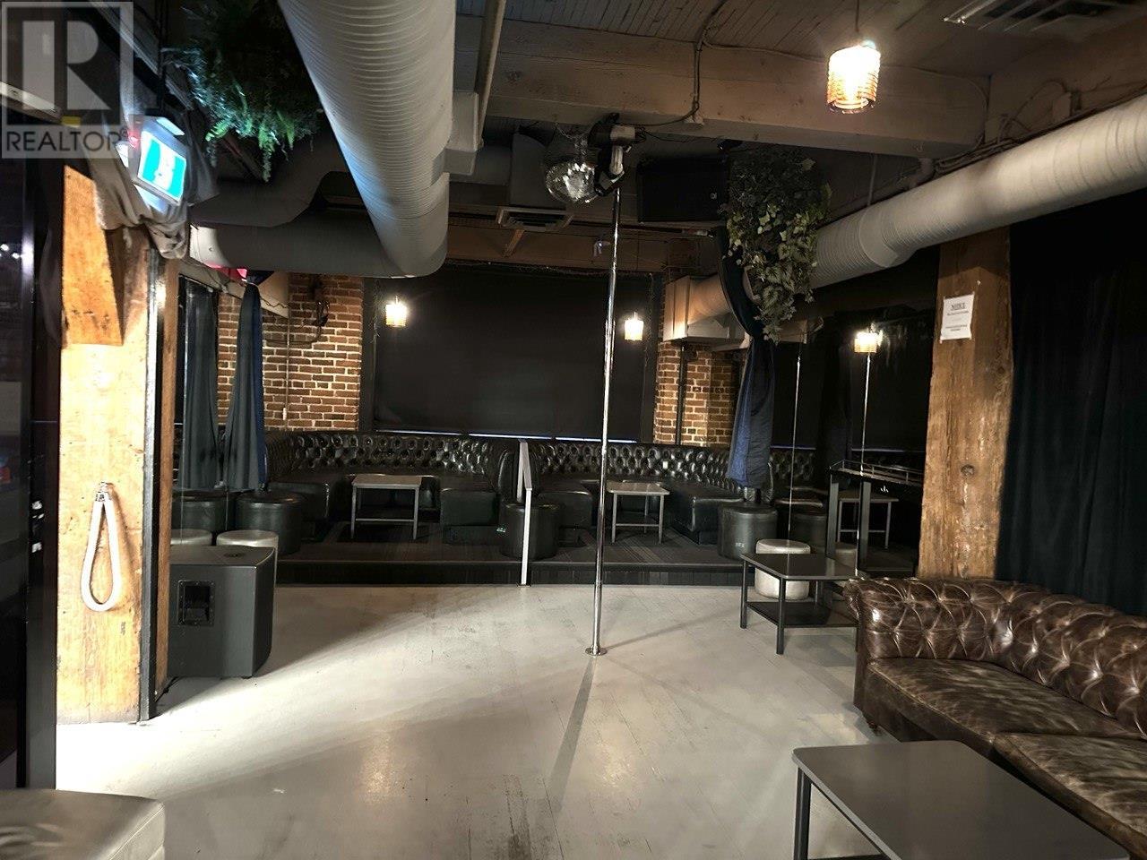 Listing Picture 12 of 28 : 1222 HAMILTON STREET, Vancouver / 溫哥華 - 魯藝地產 Yvonne Lu Group - MLS Medallion Club Member