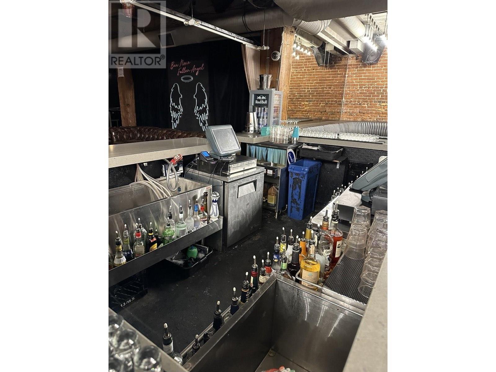 Listing Picture 13 of 28 : 1222 HAMILTON STREET, Vancouver / 溫哥華 - 魯藝地產 Yvonne Lu Group - MLS Medallion Club Member