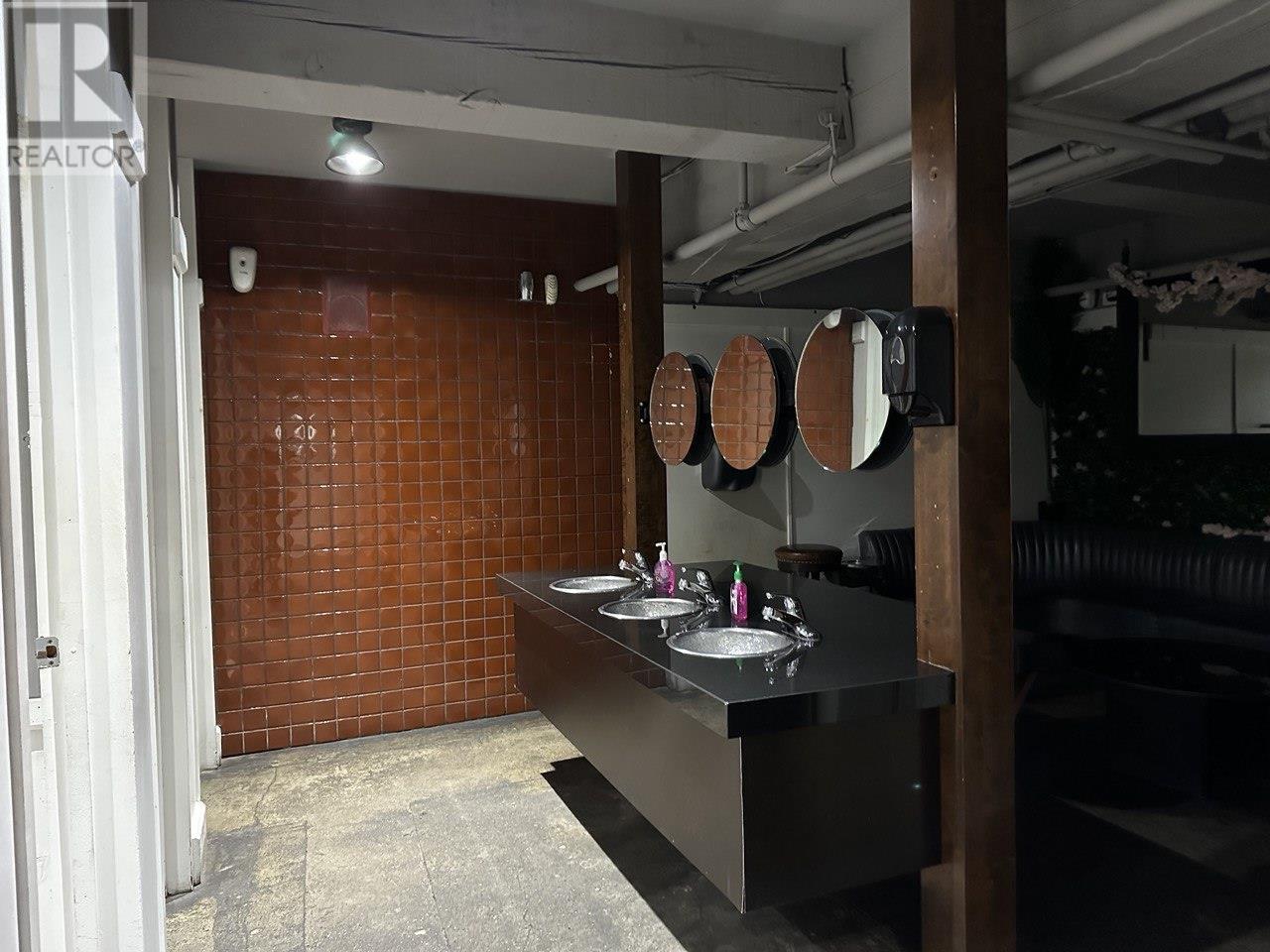 Listing Picture 26 of 28 : 1222 HAMILTON STREET, Vancouver / 溫哥華 - 魯藝地產 Yvonne Lu Group - MLS Medallion Club Member