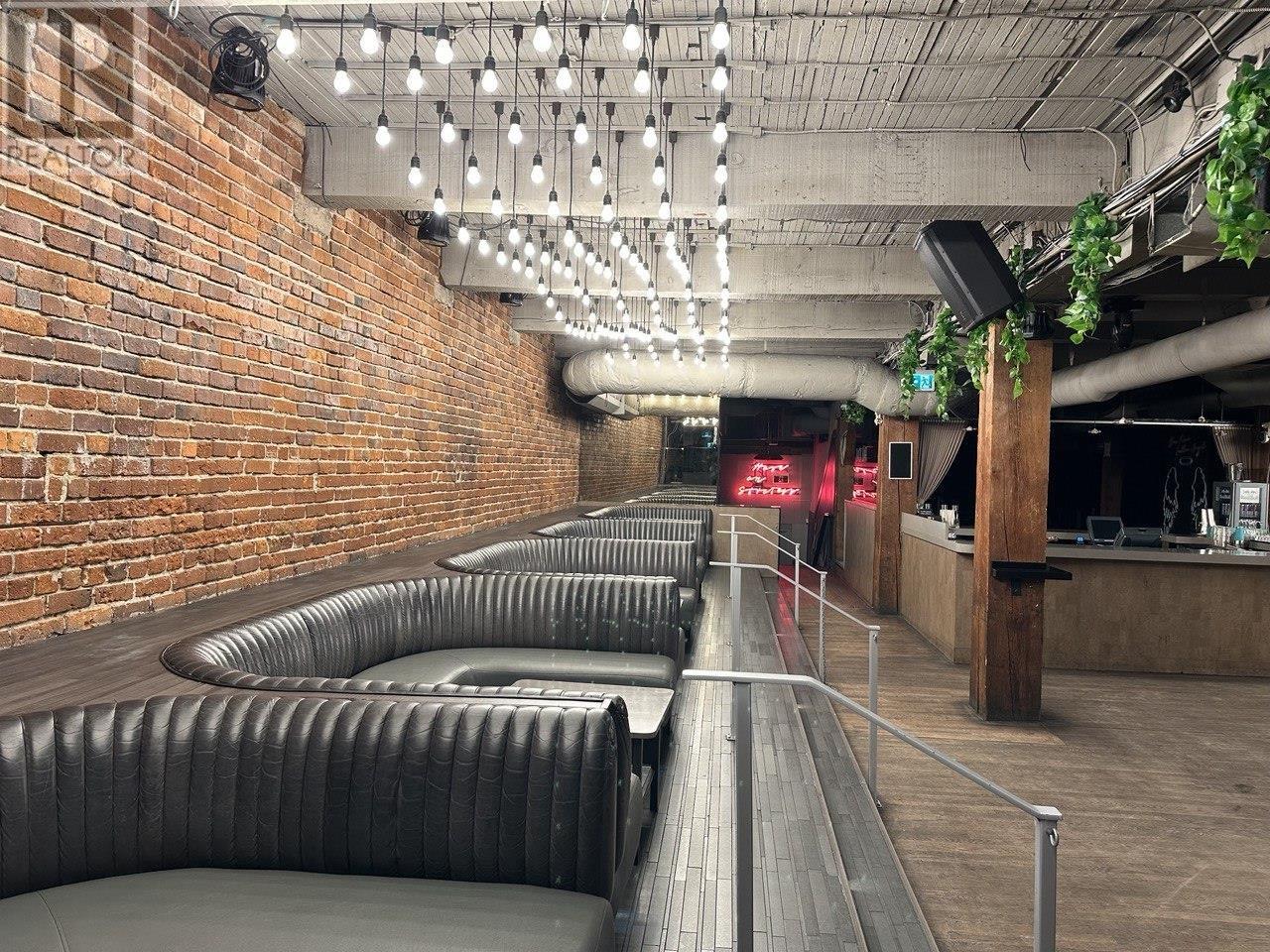 Listing Picture 3 of 28 : 1222 HAMILTON STREET, Vancouver / 溫哥華 - 魯藝地產 Yvonne Lu Group - MLS Medallion Club Member