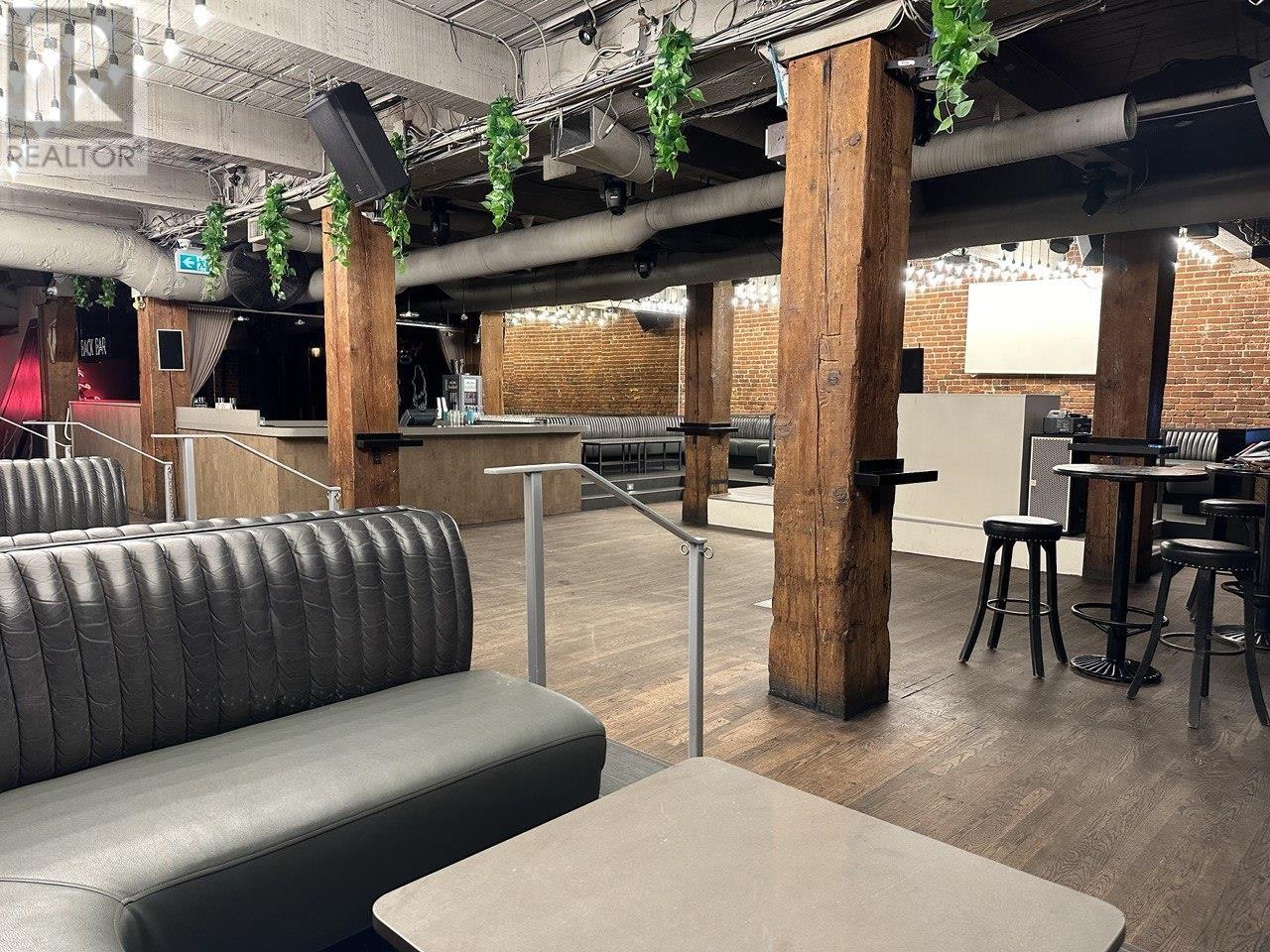 Listing Picture 4 of 28 : 1222 HAMILTON STREET, Vancouver / 溫哥華 - 魯藝地產 Yvonne Lu Group - MLS Medallion Club Member