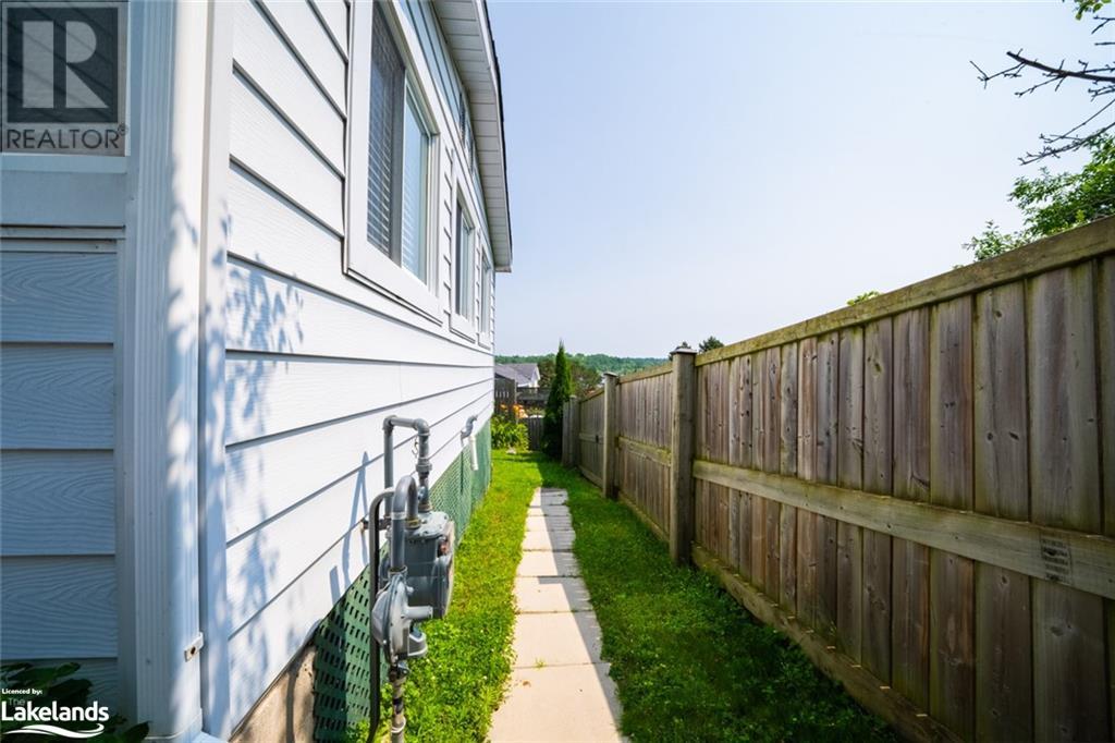 3 Gibson Street, Parry Sound, Ontario  P2A 1W5 - Photo 5 - 40621688