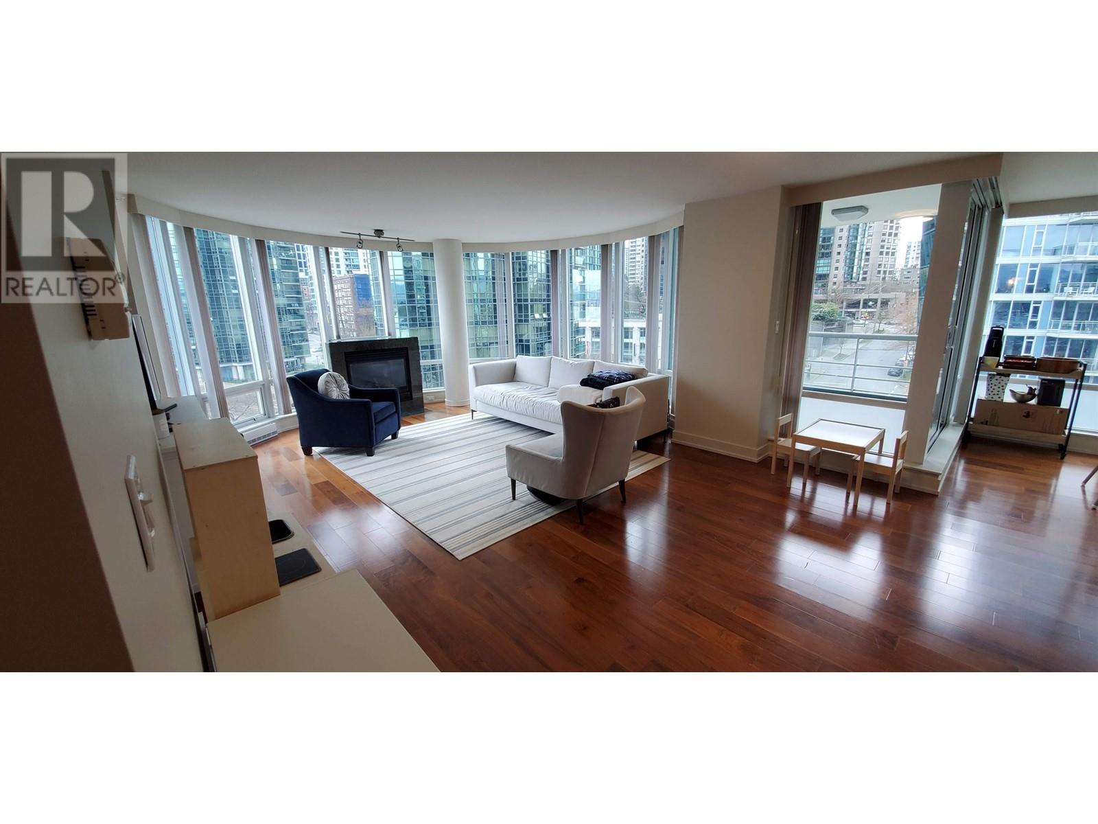 Property at 704 499 BROUGHTON STREET image 2