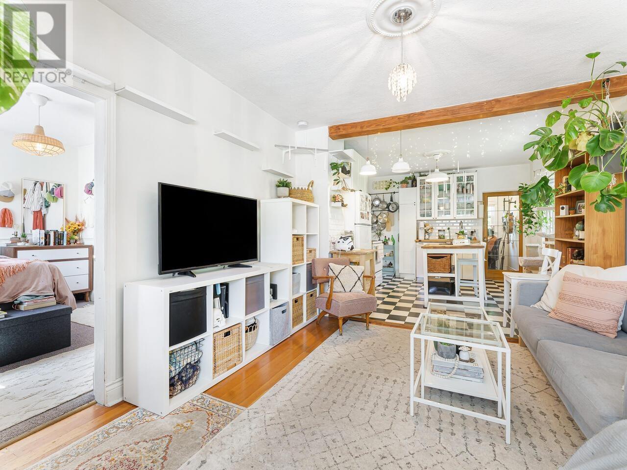 Listing Picture 3 of 21 : 1625 E 8TH AVENUE, Vancouver / 溫哥華 - 魯藝地產 Yvonne Lu Group - MLS Medallion Club Member