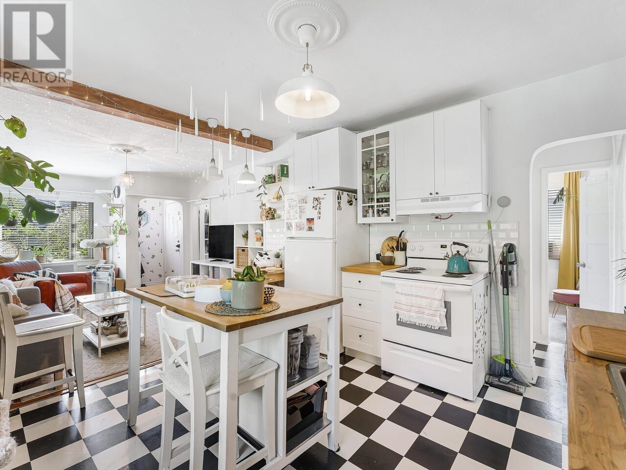 Listing Picture 6 of 21 : 1625 E 8TH AVENUE, Vancouver / 溫哥華 - 魯藝地產 Yvonne Lu Group - MLS Medallion Club Member