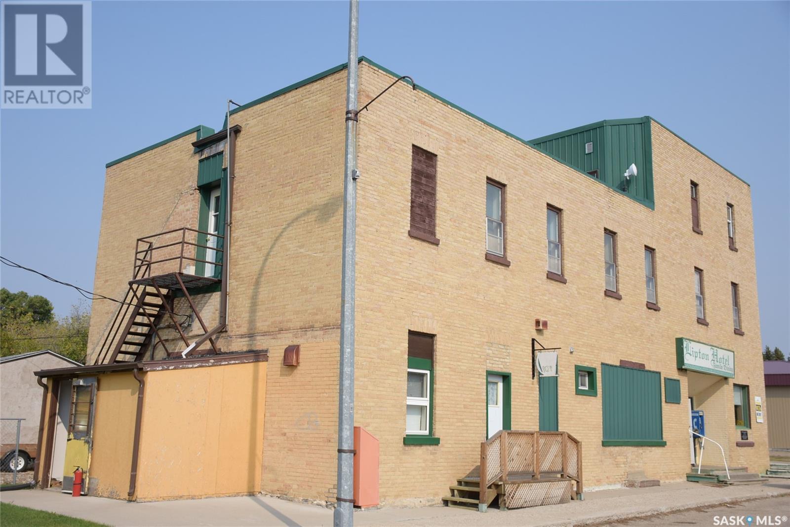 102 Main Street, Lipton, Saskatchewan  S0G 3B0 - Photo 3 - SK977386