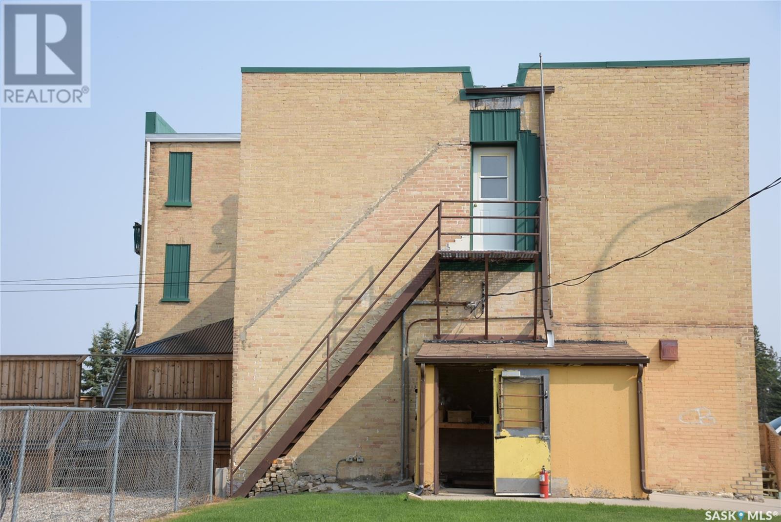 102 Main Street, Lipton, Saskatchewan  S0G 3B0 - Photo 4 - SK977386