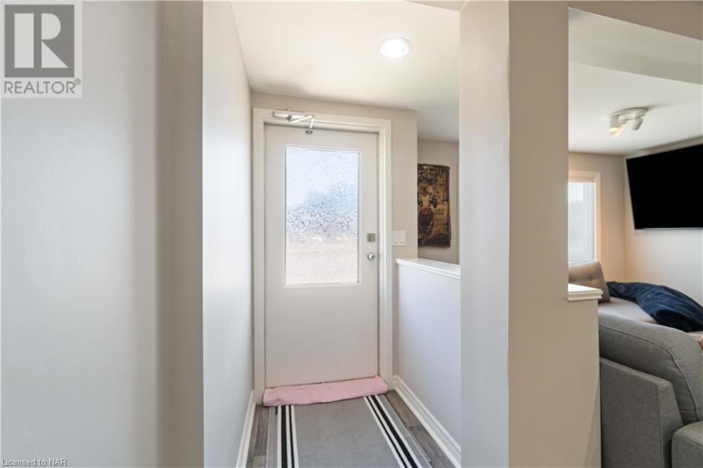 10 Thorold Road E, Welland, Ontario  L3C 3T2 - Photo 3 - 40623351