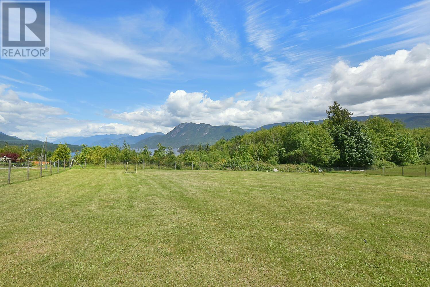 6352 Sandpiper Road, Sechelt, British Columbia  V7Z 0L1 - Photo 2 - R2905926