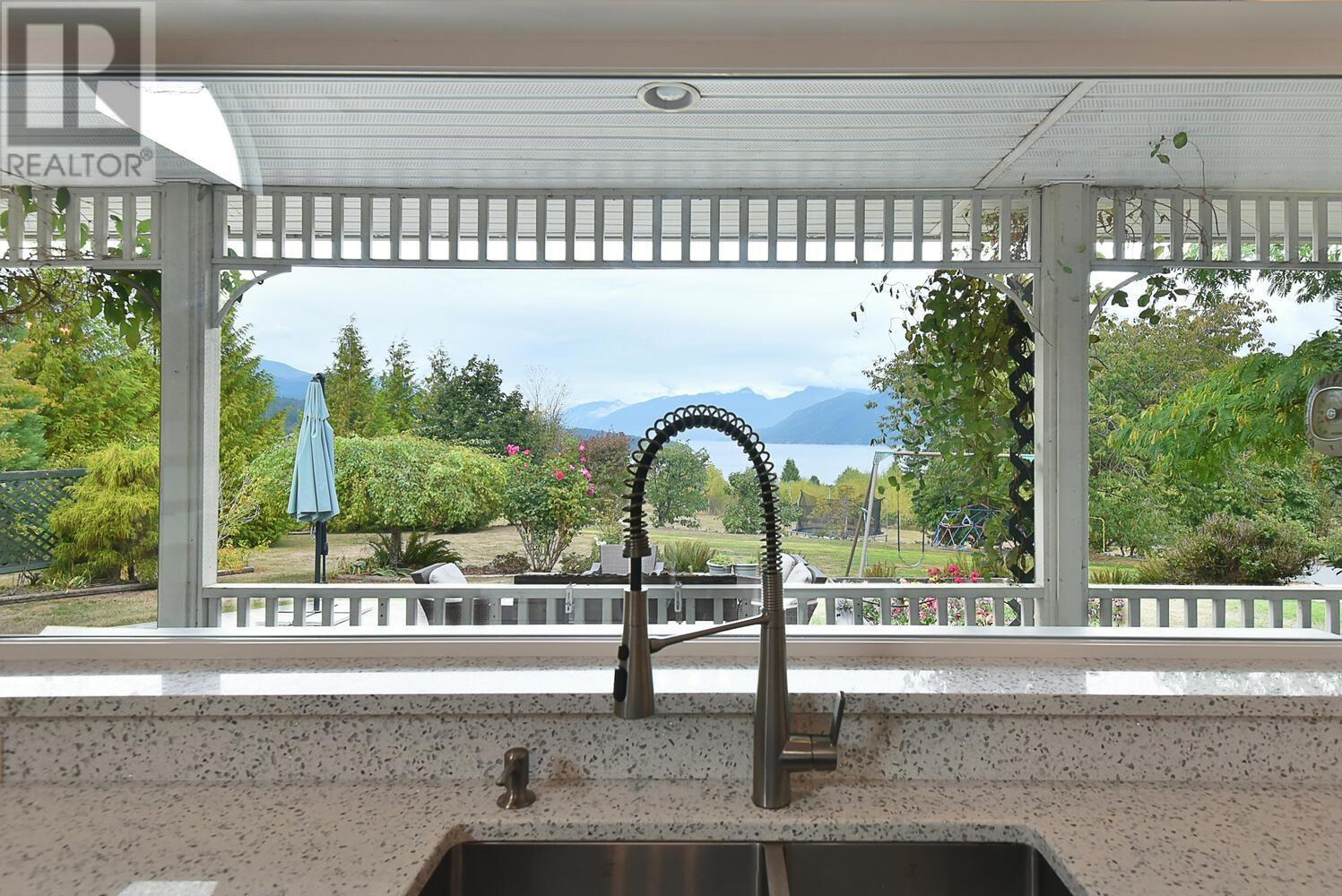 6352 Sandpiper Road, Sechelt, British Columbia  V7Z 0L1 - Photo 10 - R2905926