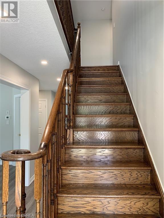 7 Hollinrake Avenue, Brantford, Ontario N3T 0A6 - Photo 2 - 40621013