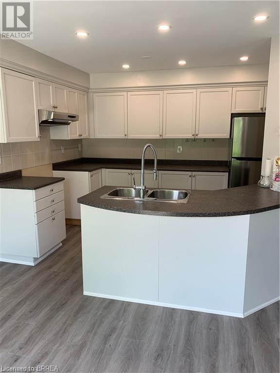 7 Hollinrake Avenue, Brantford, Ontario N3T 0A6 - Photo 4 - 40621013