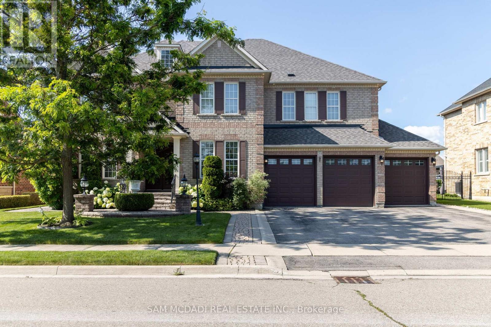 29 Concorde Drive, Brampton (Vales Of Castlemore), Ontario  L6P 1V3 - Photo 2 - W9049212