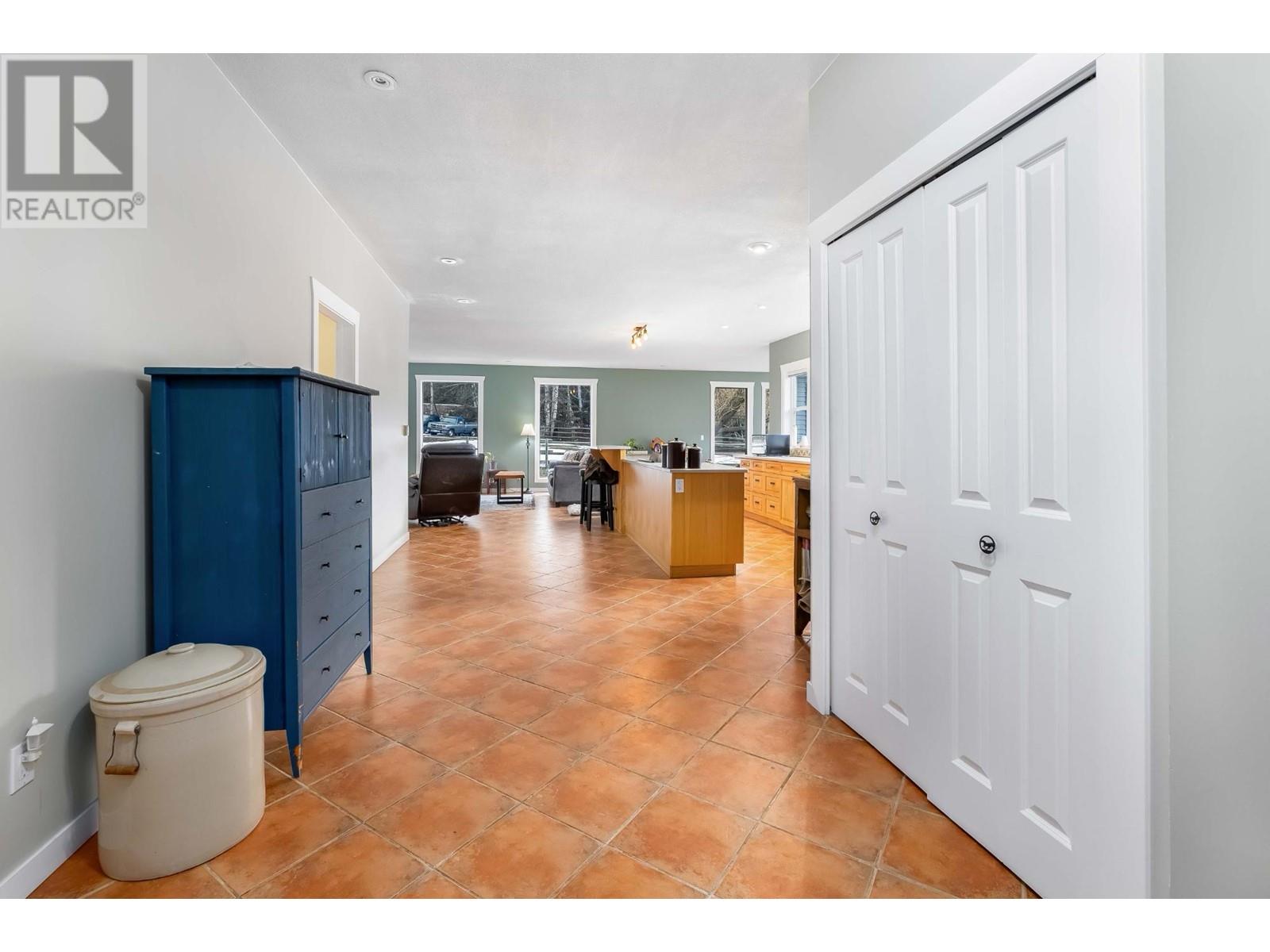 961 Agate Bay Rd, Barriere, British Columbia   - Photo 9 - 177168