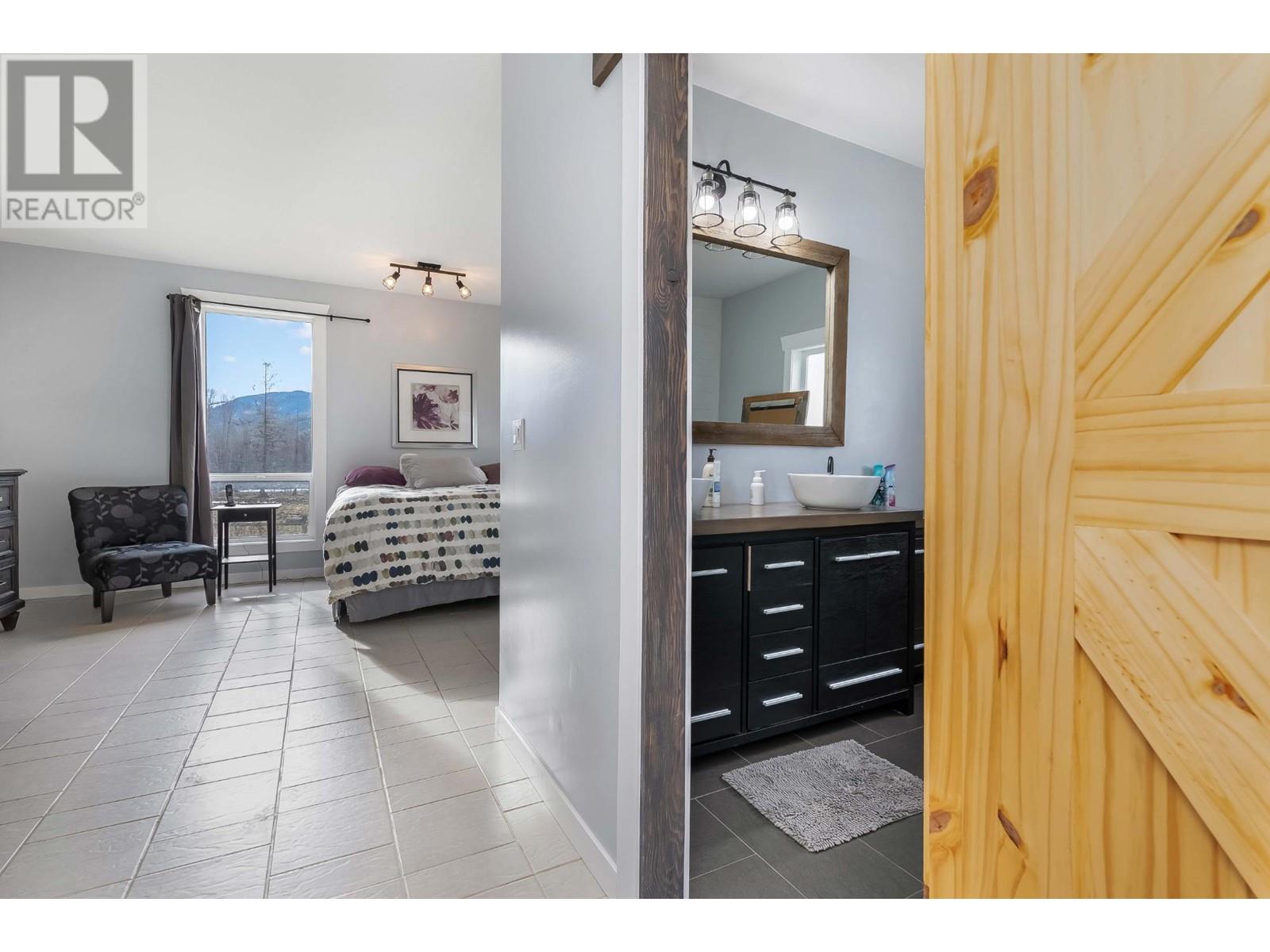 961 Agate Bay Rd, Barriere, British Columbia   - Photo 11 - 177168