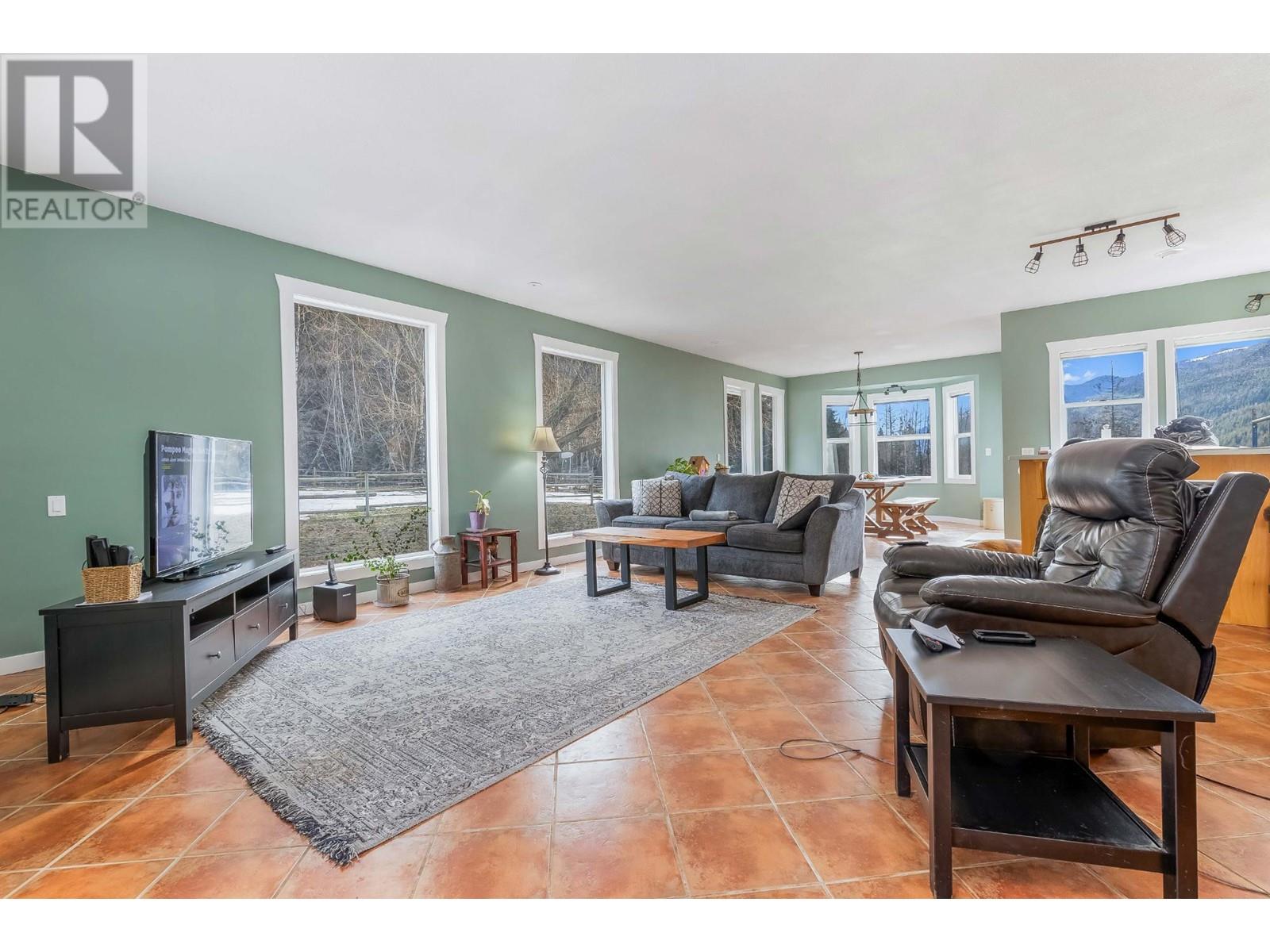 961 Agate Bay Rd, Barriere, British Columbia   - Photo 8 - 177168