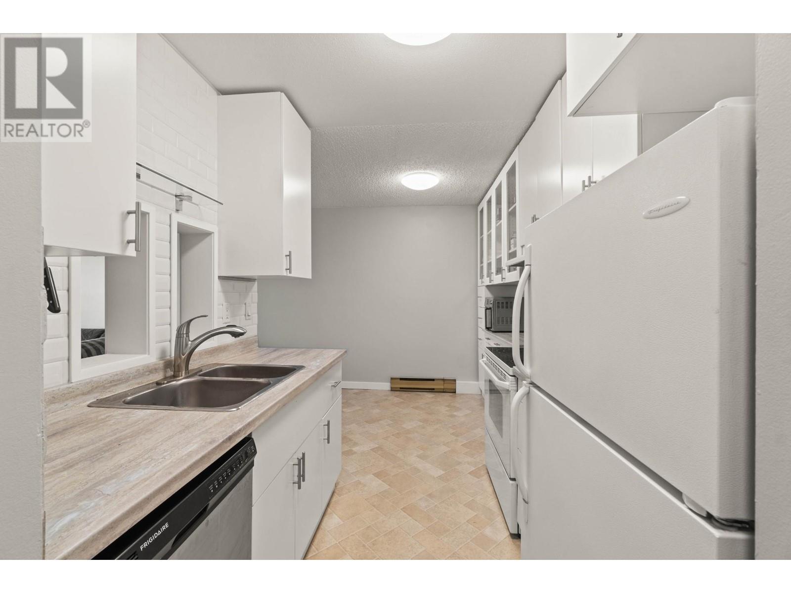 19-1810 Summit Drive, Kamloops, British Columbia   - Photo 5 - 179980