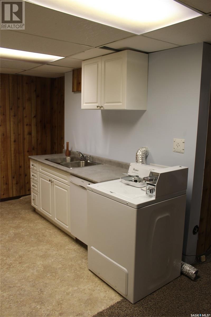 322 Centre Street, Shaunavon, Saskatchewan  S0N 2M0 - Photo 19 - SK977415