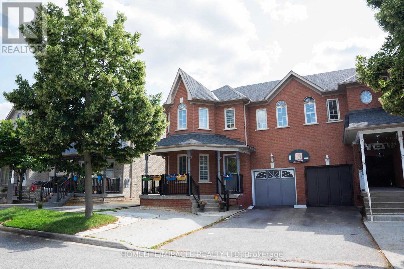 35 Zebra Trail, Brampton (Sandringham-Wellington), Ontario  L6R 2J3 - Photo 1 - W9050032