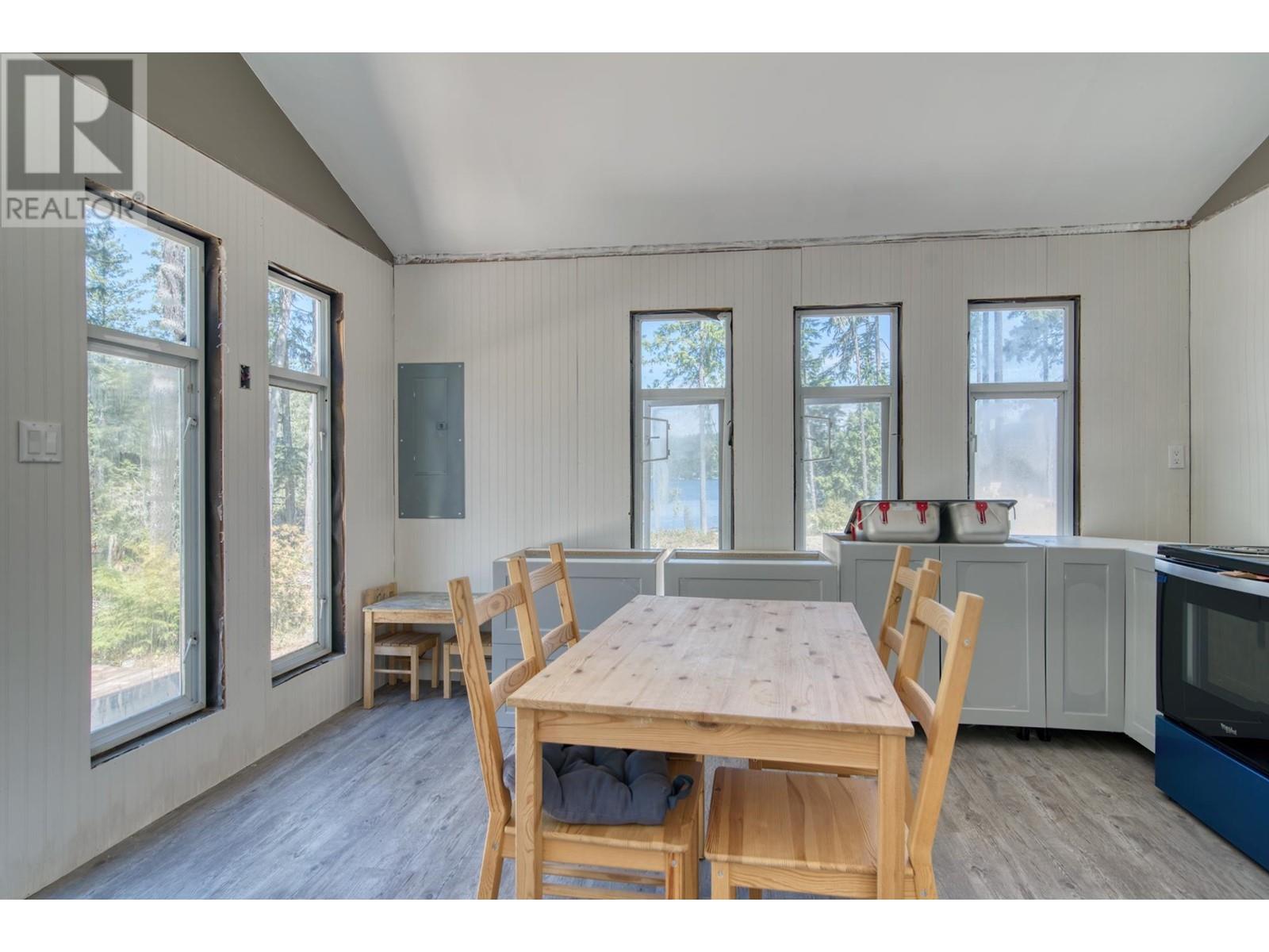 8625 Sakinaw Creek Road, Pender Harbour, British Columbia  V0N 2H0 - Photo 9 - R2908053