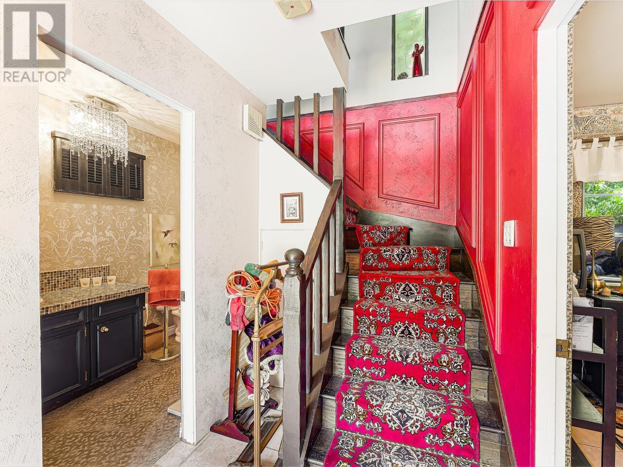 35 Lions Bay Avenue, Lions Bay, British Columbia  V0N 2E0 - Photo 2 - R2908215