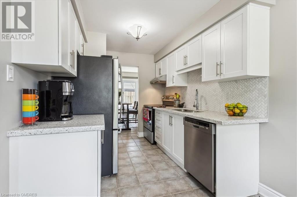 922 Queensbridge Drive, Mississauga, Ontario  L5C 3M9 - Photo 8 - 40620842