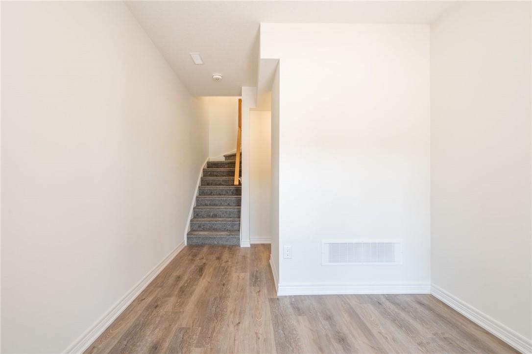 21 Roxanne Drive, Unit #118, Hamilton, Ontario  L8H 0B6 - Photo 6 - H4200911